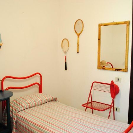 Via Dei Pini Villa Fort Village Bagian luar foto