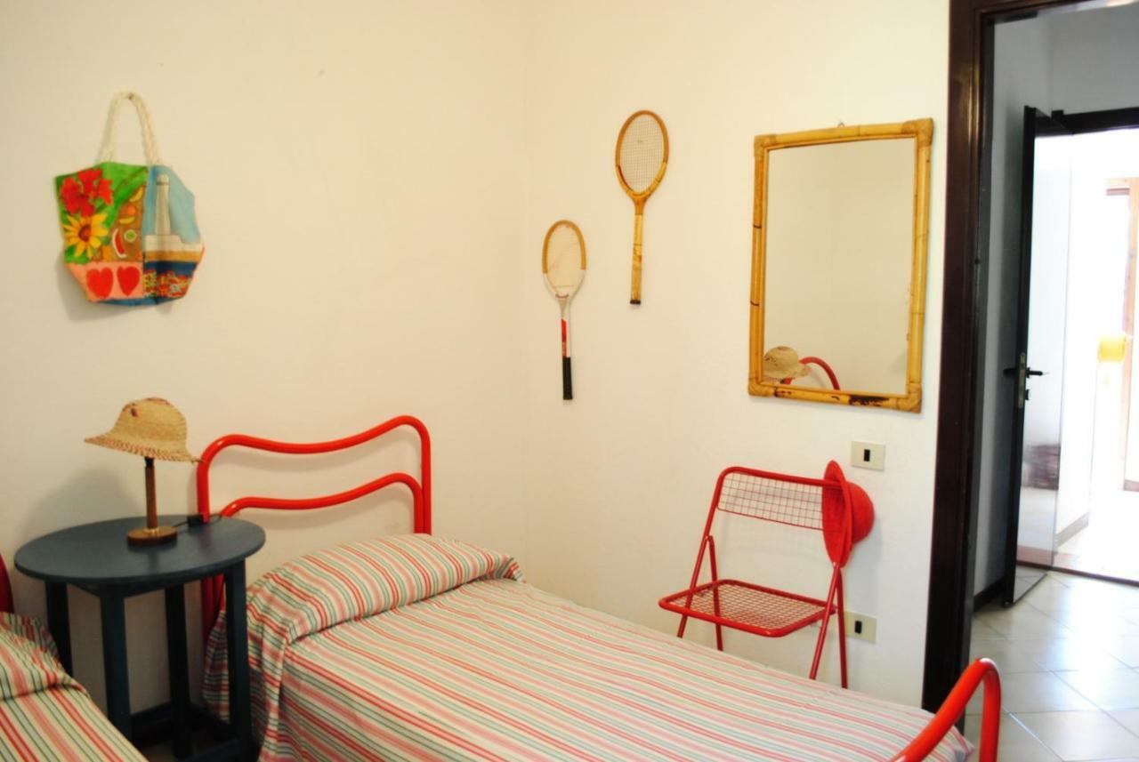 Via Dei Pini Villa Fort Village Bagian luar foto