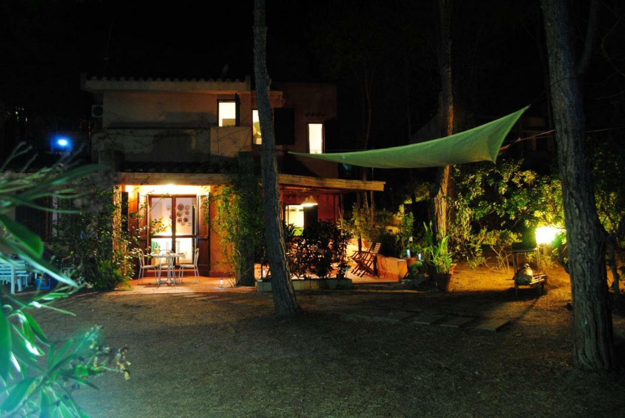Via Dei Pini Villa Fort Village Bagian luar foto