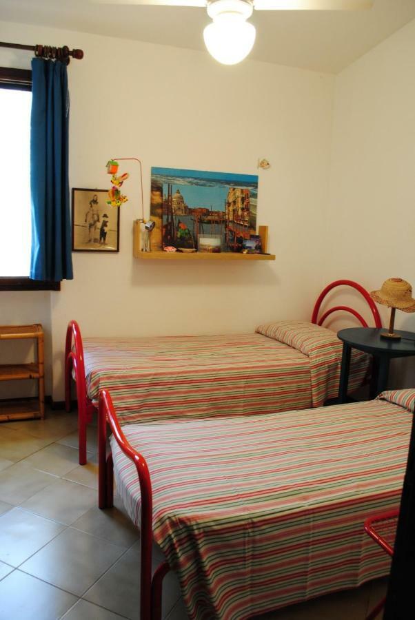 Via Dei Pini Villa Fort Village Bagian luar foto